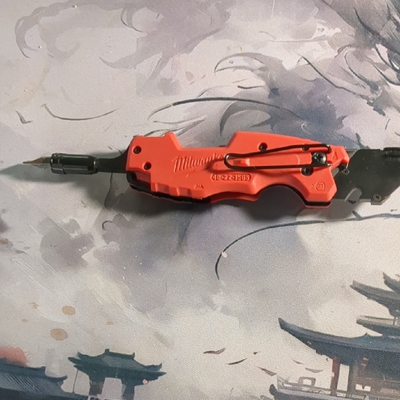 Milwaukee Fastback Red Utility Knife - Picture 3 of 4